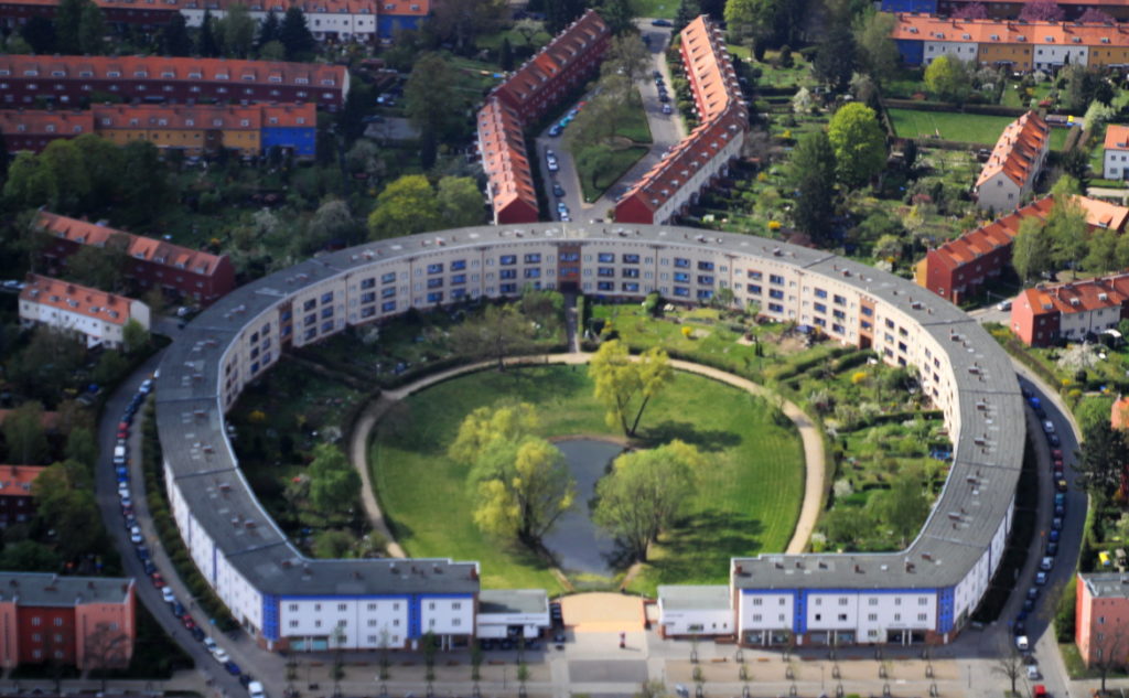 Luftbild_Hufeisen_und_Hüsung_in_der_Hufeisensiedlung